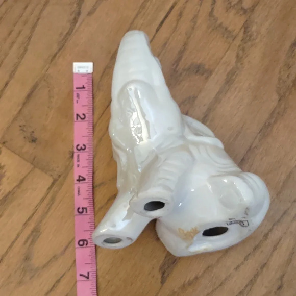 Vintage White Porcelain Elephants Made in Brazil Set of 3 - Picture 12 of 12